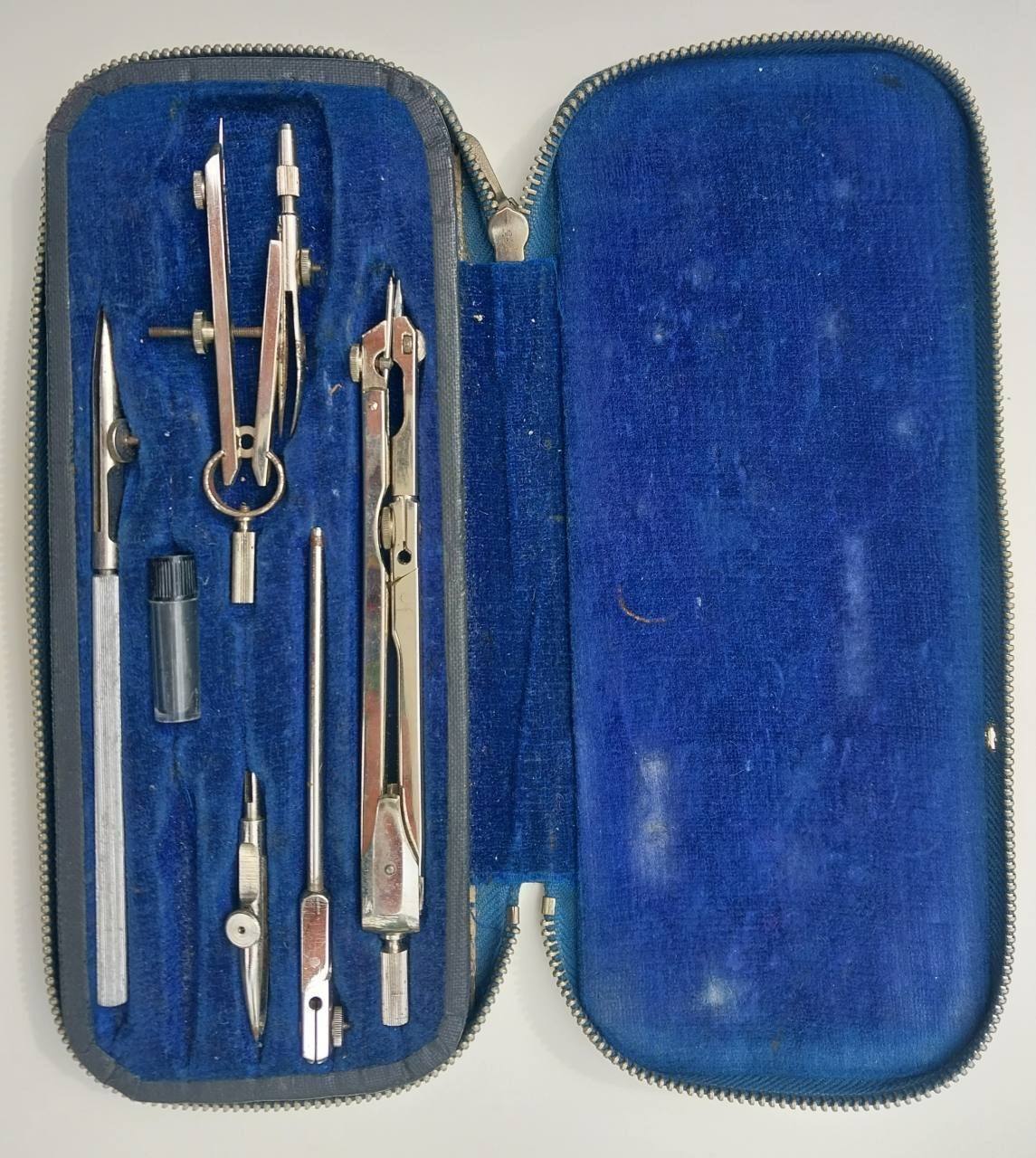 Compás De Precisión Y Tiralíneas En Acero Inóxidable.